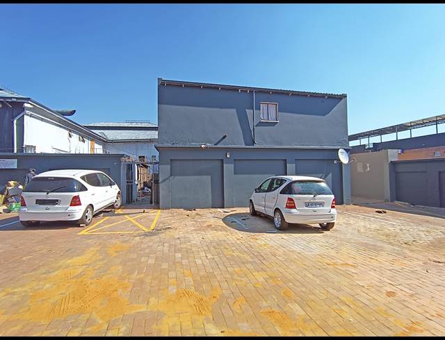 890M² BUILDING FOR SALE IN MELVILLE